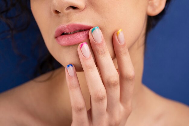 Close-up vrouw met mooie nagels