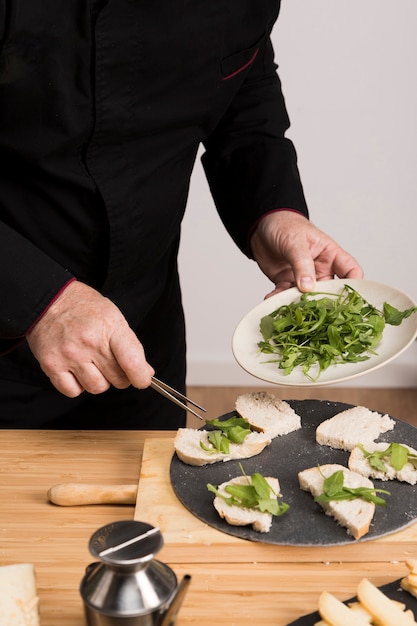 Close-upchef-kok in de keuken