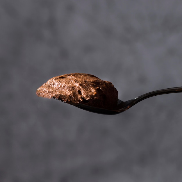 Close-uplepel met smakelijke chocolademousse