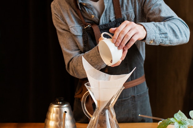 Coffeeshop koffie apparatuur maken
