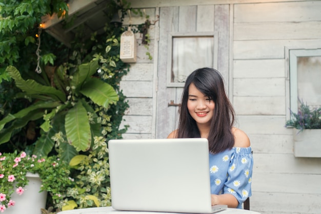 communicatie internet tuinstoel vrij