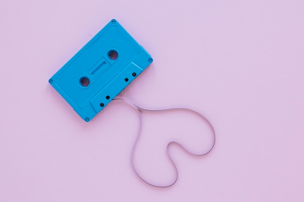 Gratis foto compacte cassette met hartvormige tape