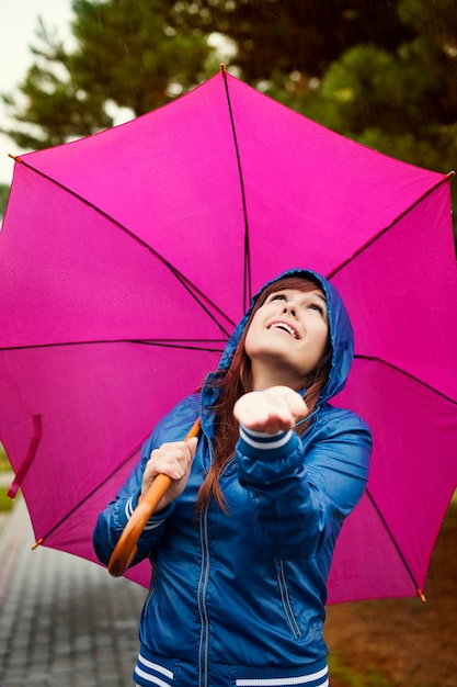 Gratis foto controleren op regen