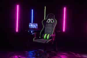 Gratis foto coole gaming-setup met neonlichten stilleven