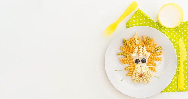 Copy-space plaat met fusilli