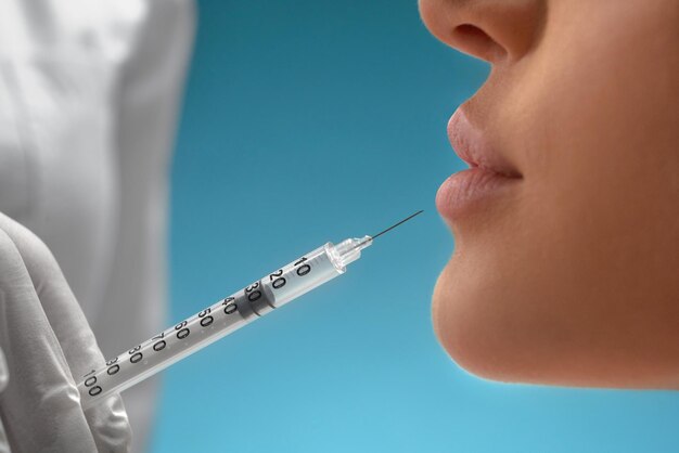 Cosmetische botox-injectie in lippen