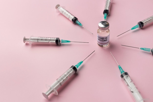 Gratis foto covid stilleven met vaccin