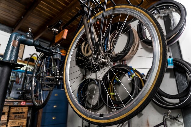 Creatie van fietsen in de werkplaats