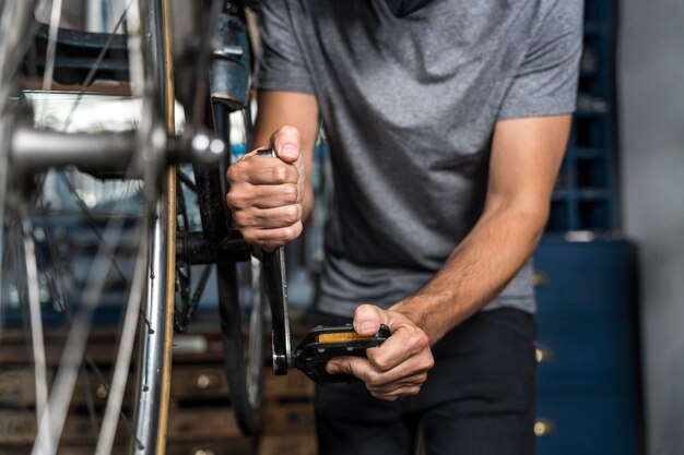 Creatie van fietsen in de werkplaats