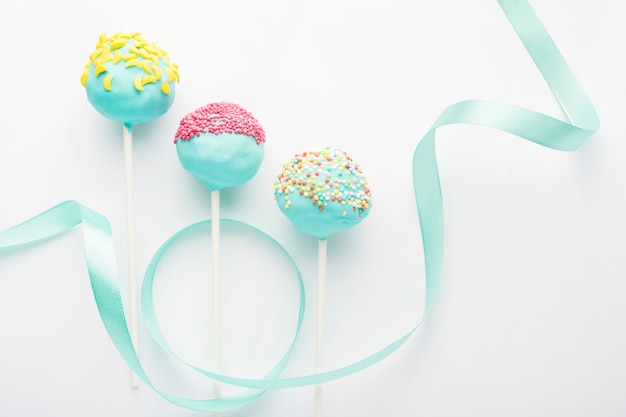 Gratis foto creatief cakepop concept