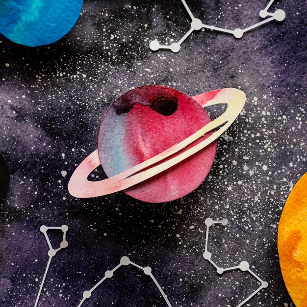 Creatieve compositie van papieren planeten