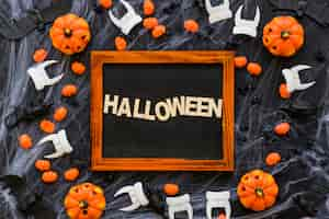 Gratis foto creatieve halloween leisteen decoratie