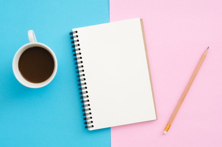 Gratis Foto creatieve plat leggen foto van werkruimtebureau