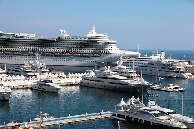 Gratis foto cruiseschip en jachten in monaco