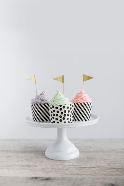 Cupcakes met een gouden vlag.