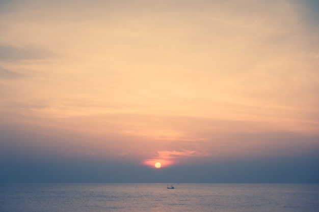 Dag oranje zonsondergang licht helder