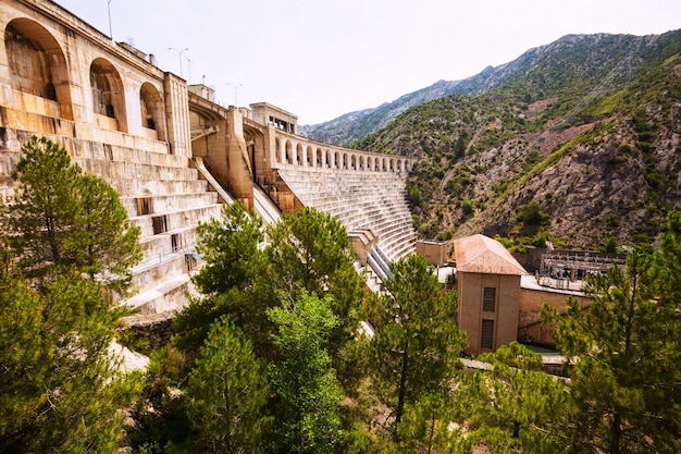 dam bij de rivier de Segre. Lleida