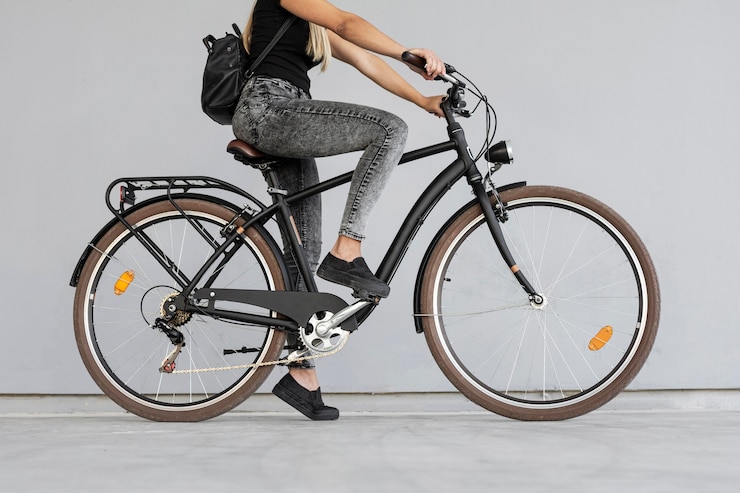Gratis Foto de berijdende fiets van de close-upvrouw