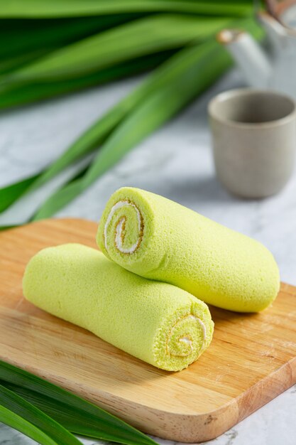 De groene cake van het pandanbroodje klaar om te eten