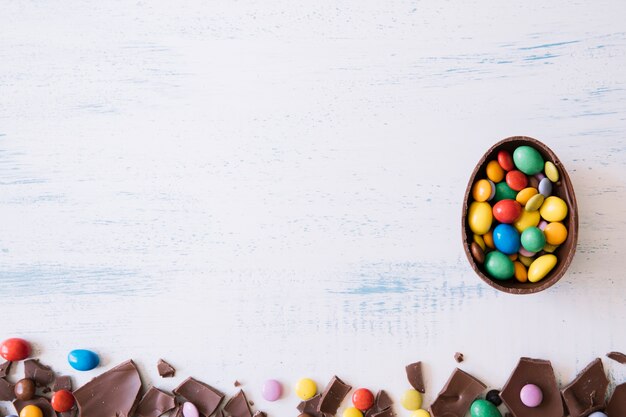 De helft van het ei bij chocoladestukjes