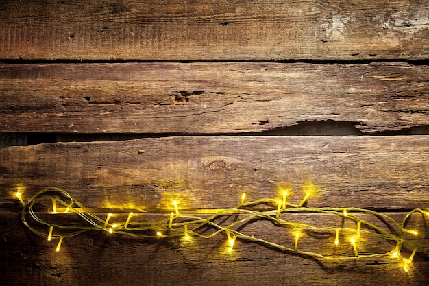 Gratis foto de houten tafel met kerstversiering