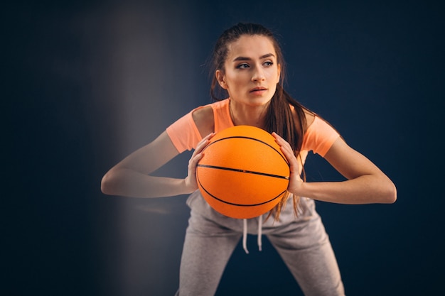 De jonge geïsoleerde speler van het vrouwenbasketbal