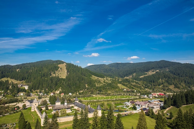 De kerk van Sucevita-Klooster in Bucovina Roemenië