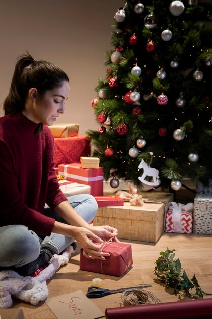 De nacht voor het inpakken van kerstcadeaus