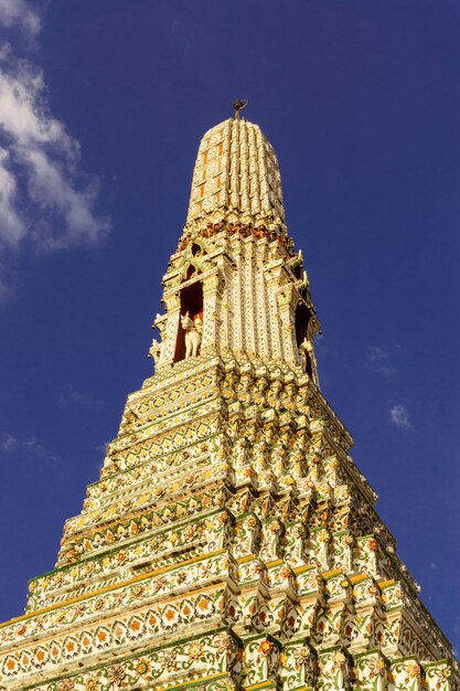 De pagodeoriëntatiepunt van Wat arun van Bangkok Thailand