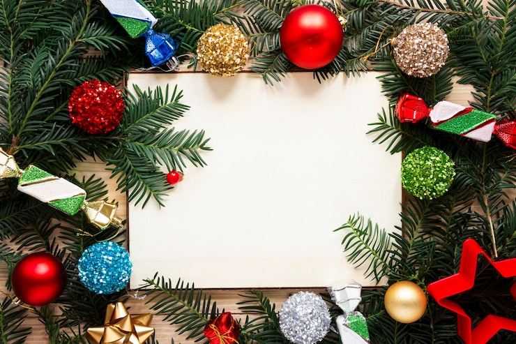 Gratis Foto de pijnboom vertakt zich kadermodel met kerstmisconcept