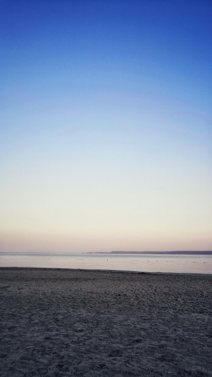 Gratis Foto de prachtige kalme oceaan tijdens de avondtijd