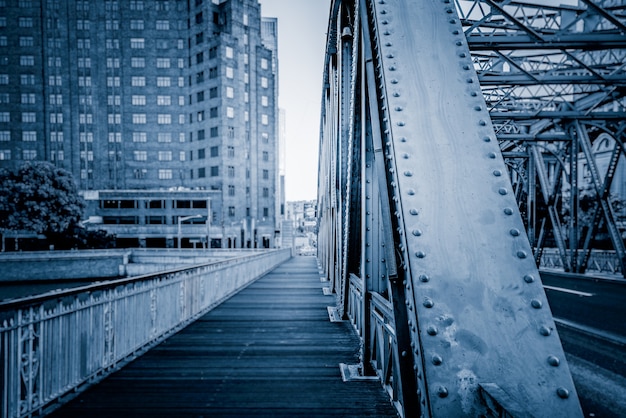 De Waibaidu brug in Shanghai