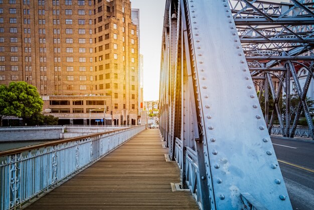 De Waibaidu brug in Shanghai