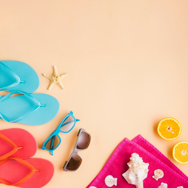 De zomersamenstelling met strandelementen