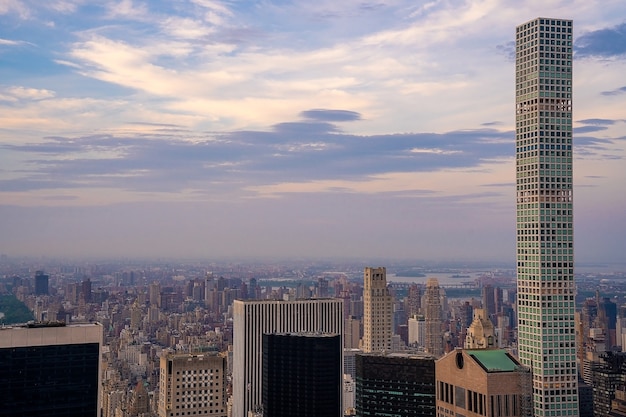 De zonsonderganghorizon van New York City