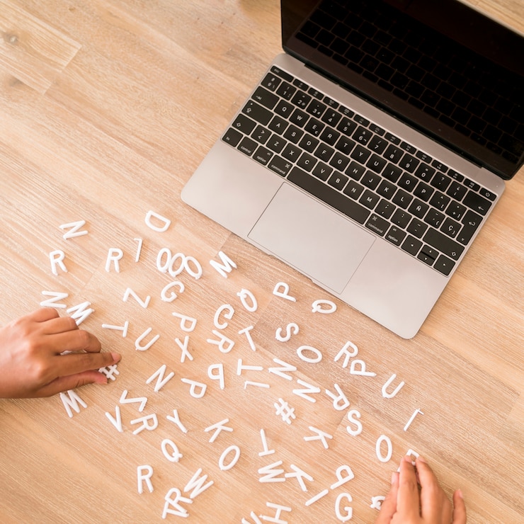 Gratis Foto desktop met laptop