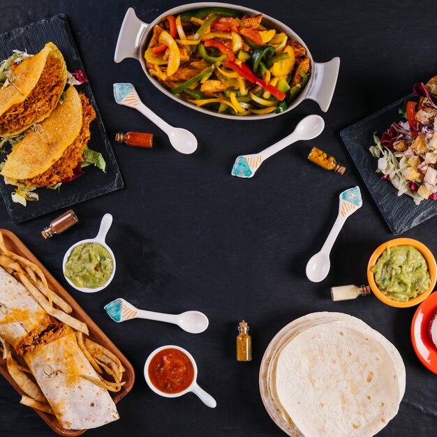 Dessertlepels en Mexicaanse voedselsamenstelling
