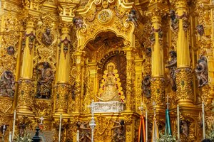 Gratis foto detail van de kapel in de kerk en de maagd in het heiligdom van el rocio huelva andalusië