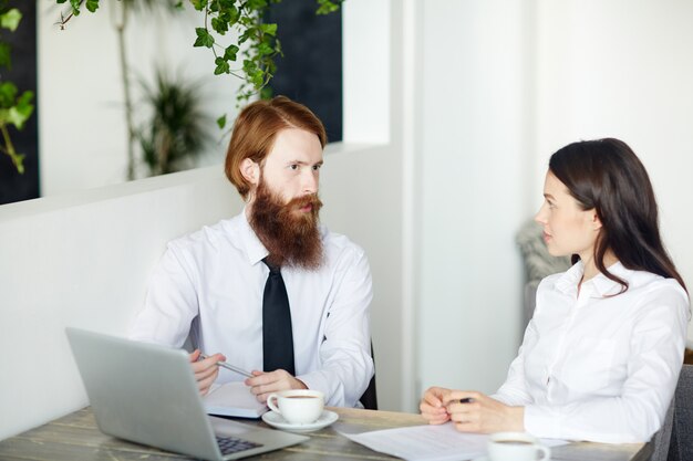 Discussie in café