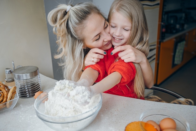 Dochter vrouw haar huishouden wit