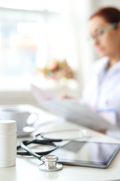 Gratis foto dokter op het werk