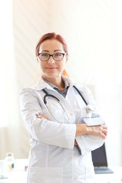 Gratis foto dokter op het werk