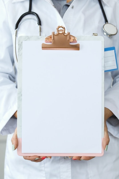 Gratis foto dokter op het werk