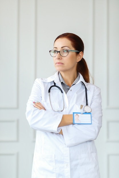 Gratis foto dokter op het werk