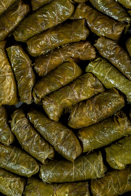 Dolma groene dolma in donkere plaat