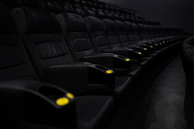 Donker vip bioscoop studio stilleven