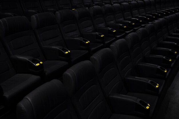 Donker vip bioscoop studio stilleven