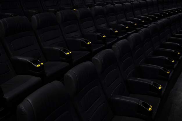 Donker vip bioscoop studio stilleven