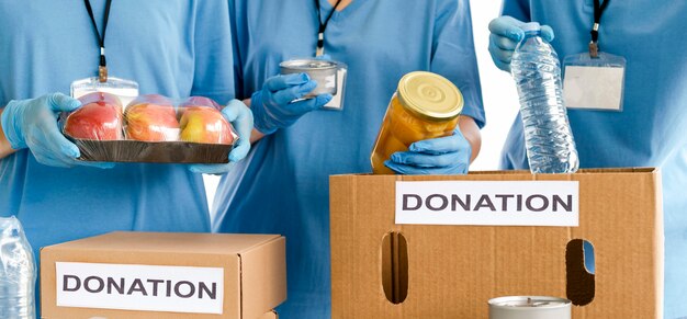 Dozen worden voorbereid met voedsel voor donatie