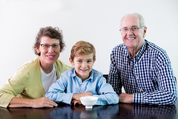 Drie close-shirt jongen kalm